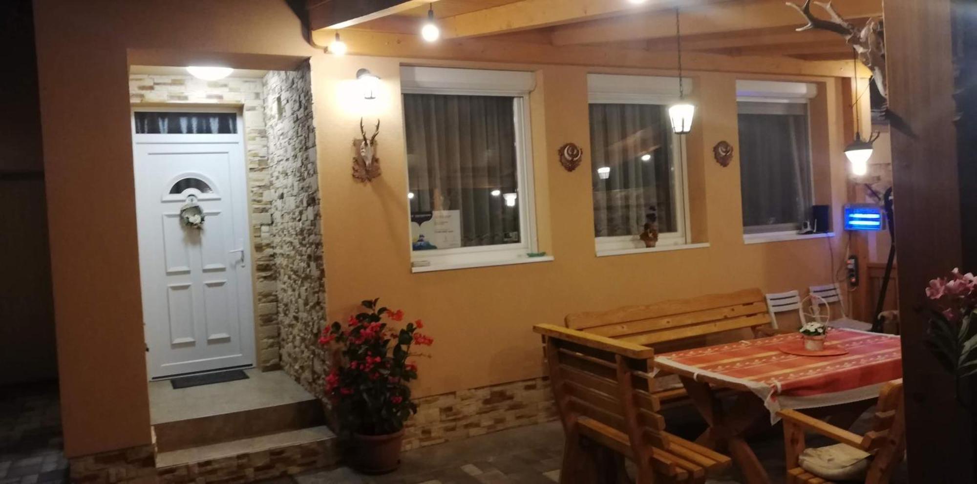 Agica Vendeghaz Villa Andornaktalya ภายนอก รูปภาพ